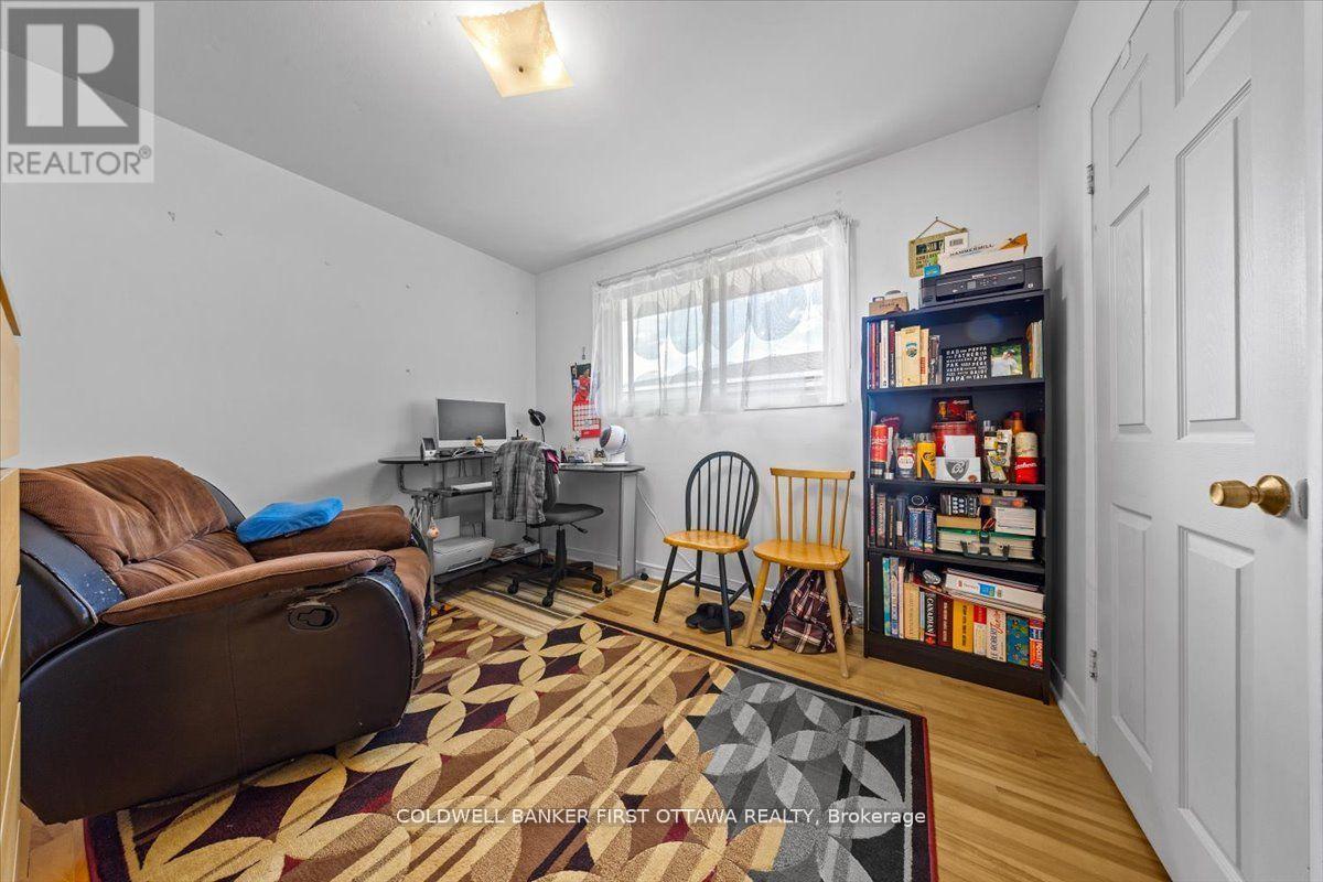 902 Watson Street, Ottawa, Ontario  K2B 6B9 - Photo 8 - X12422769