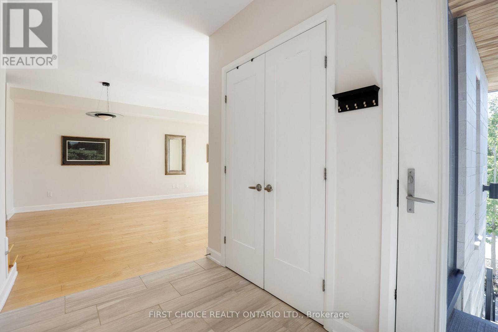 127 Clegg Street, Ottawa, Ontario  K1S 5P7 - Photo 4 - X12422784