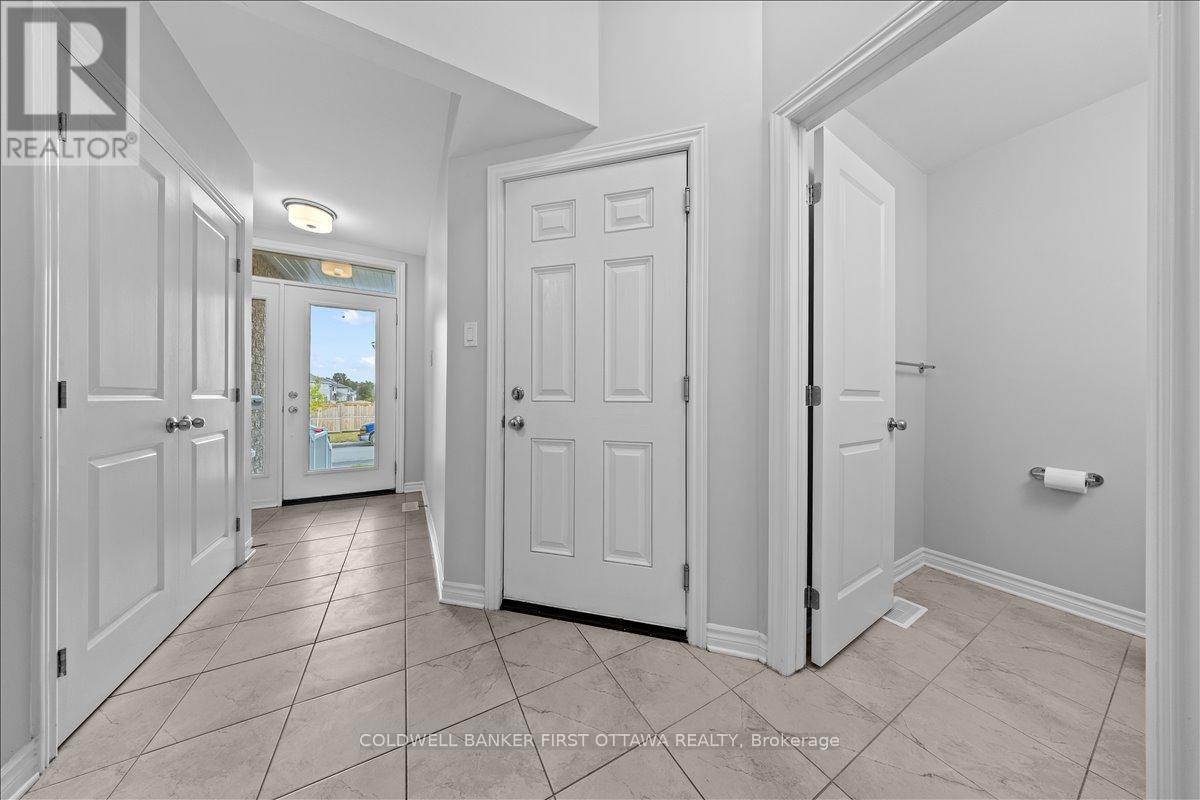 505 Sonmarg Crescent, Ottawa, Ontario  K2J 7A6 - Photo 4 - X12422796