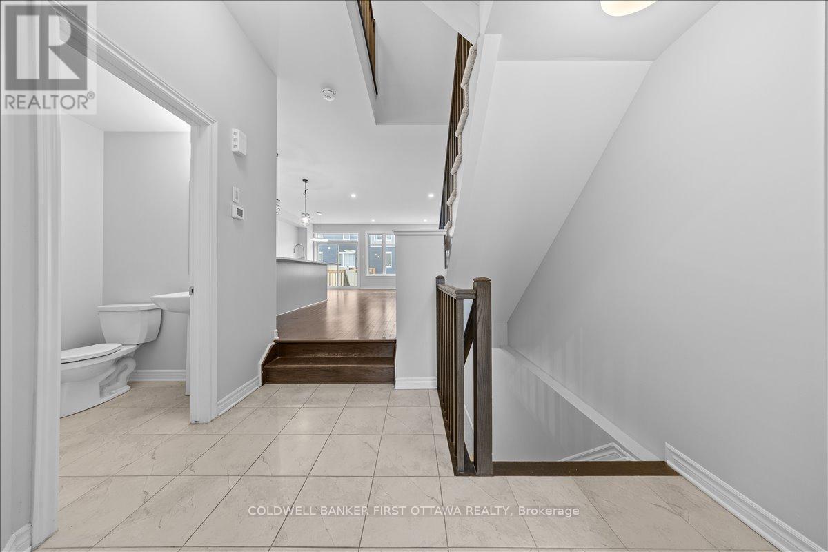 505 Sonmarg Crescent, Ottawa, Ontario  K2J 7A6 - Photo 5 - X12422796