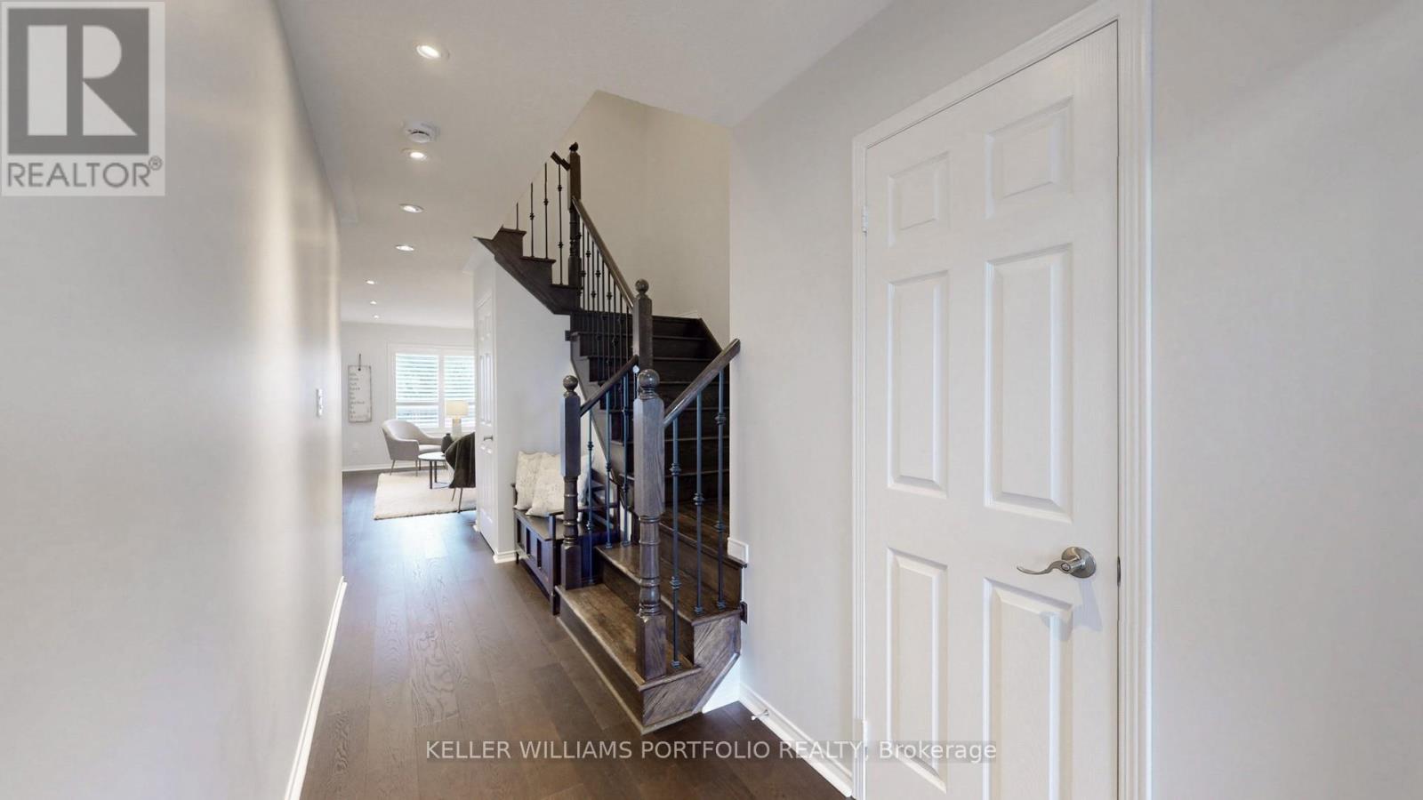 773 Miller Park Avenue, Bradford West Gwillimbury (Bradford), Ontario  L3Z 0L8 - Photo 4 - N12422791