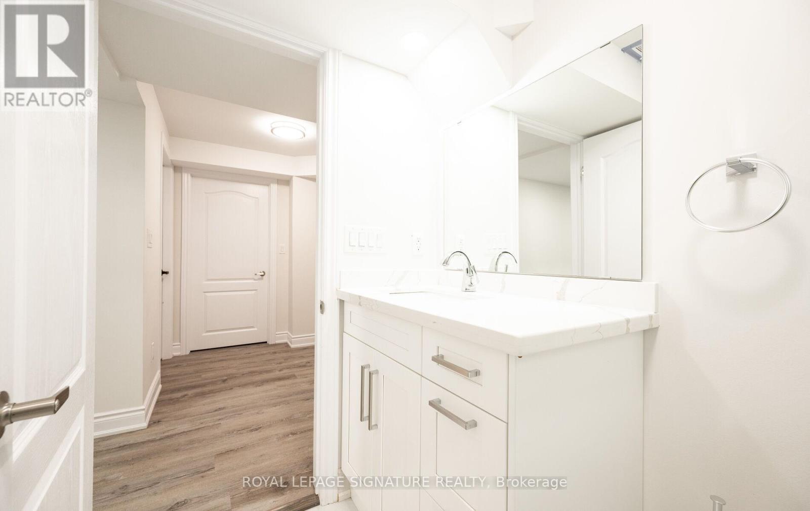 5615 Heatherleigh Avenue, Mississauga (East Credit), Ontario  L5V 2V7 - Photo 12 - W12422786