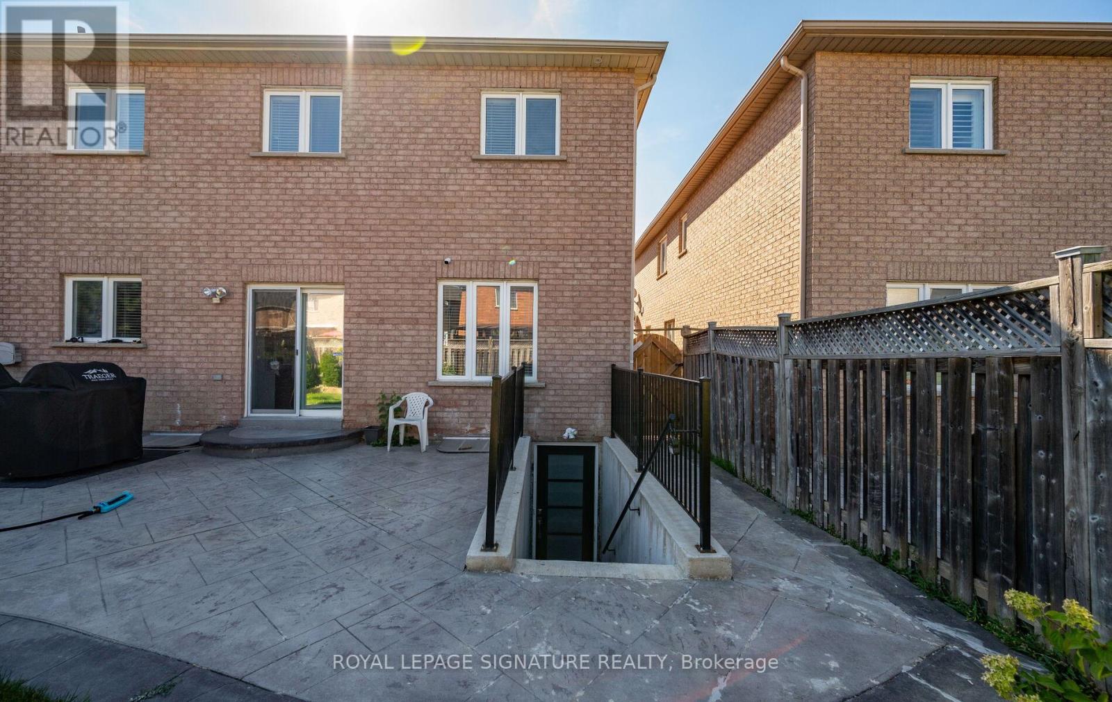 5615 Heatherleigh Avenue, Mississauga (East Credit), Ontario  L5V 2V7 - Photo 17 - W12422786