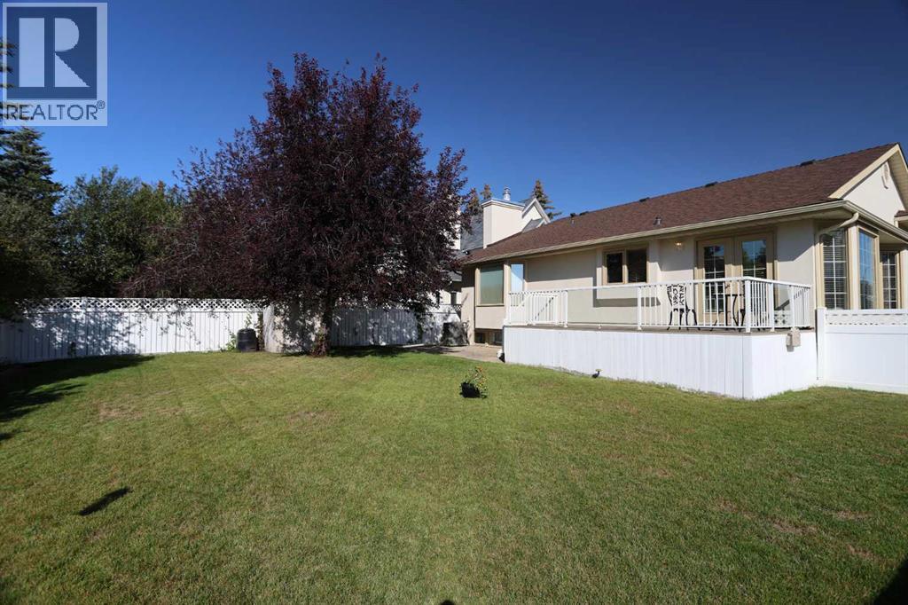 15 Hampshire Close Nw, Calgary, Alberta  T3A 4X9 - Photo 4 - A2252395