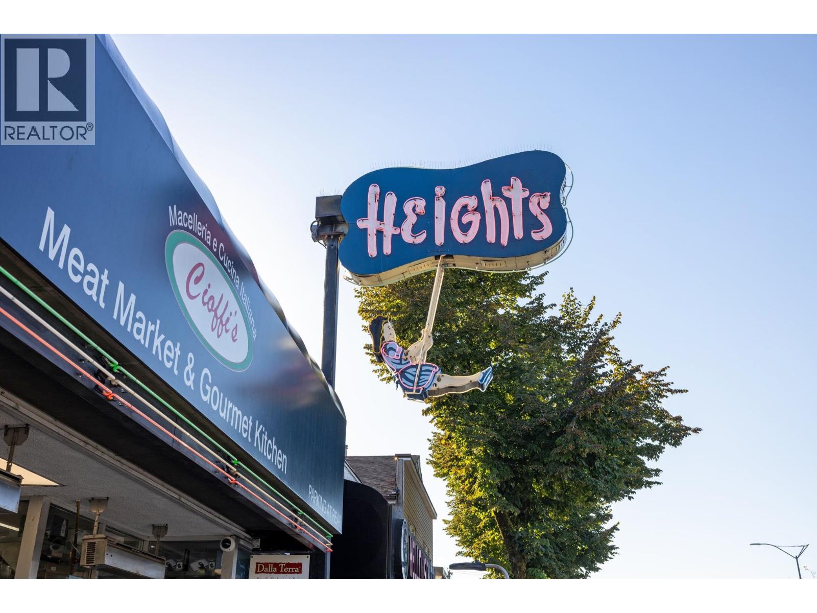 3929 Triumph Street, Burnaby, British Columbia  V5C 1Y9 - Photo 3 - R3047793