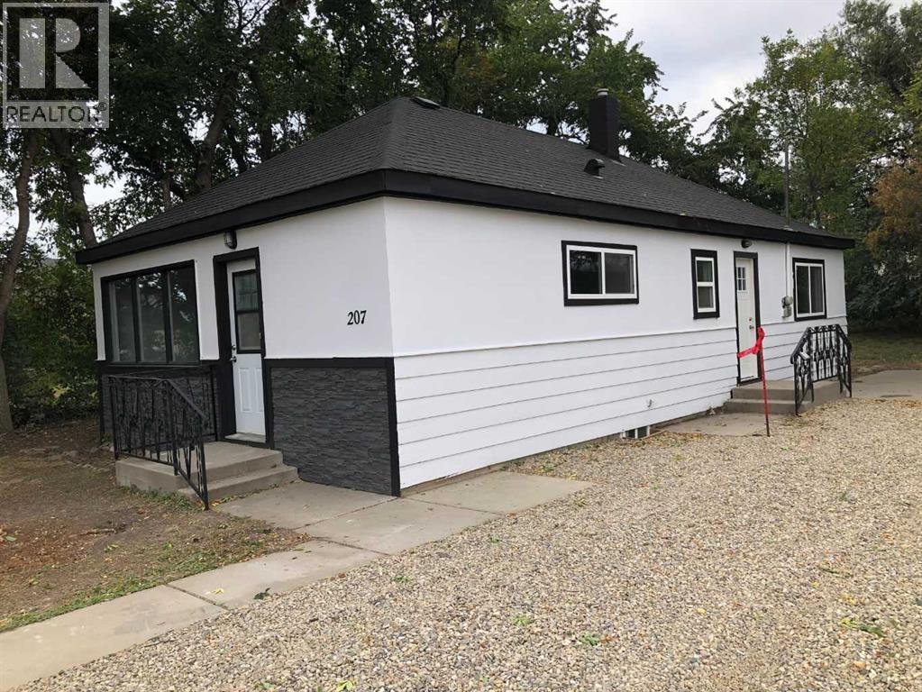 207 Centre Street, Lomond, Alberta  T0L 1G0 - Photo 2 - A2257046