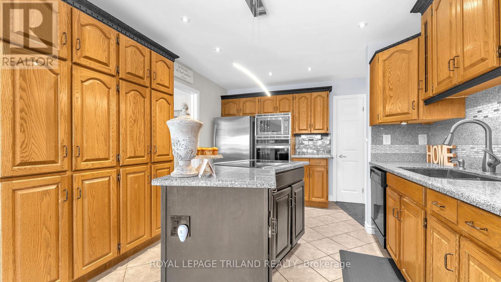 151 Brixham Crescent, London South, Ontario  N6K 1K9 - Photo 13 - X12383914