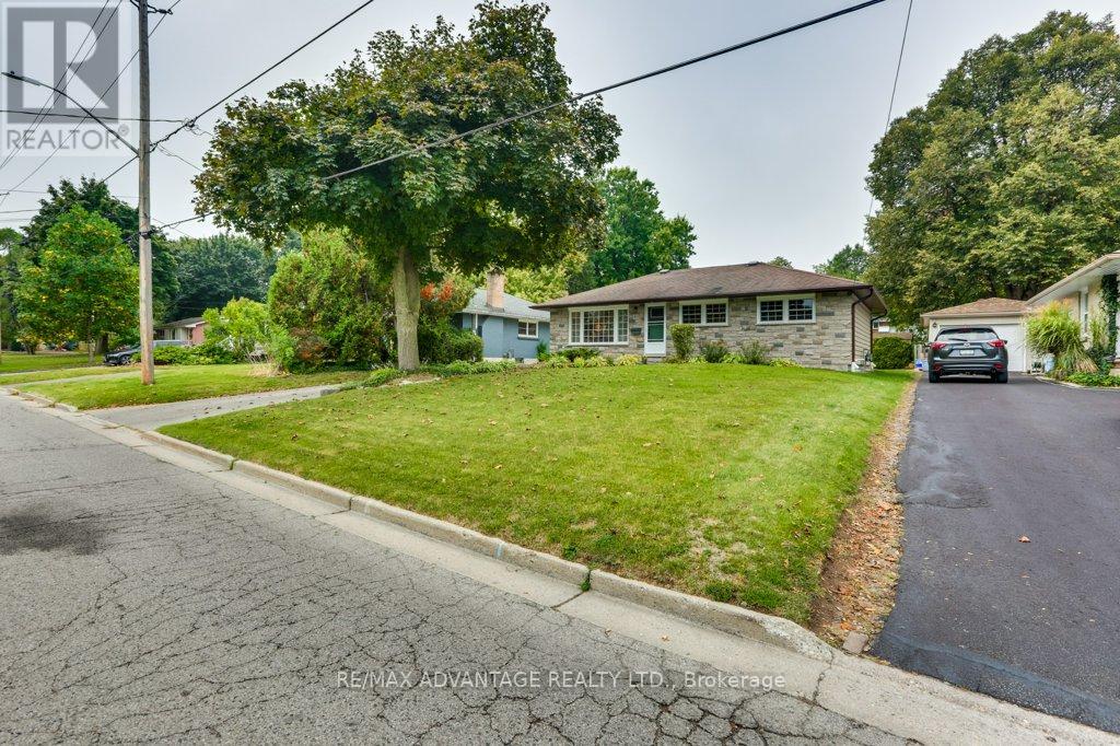 303 Griffith Street, London South, Ontario  N6K 2R5 - Photo 3 - X12420619