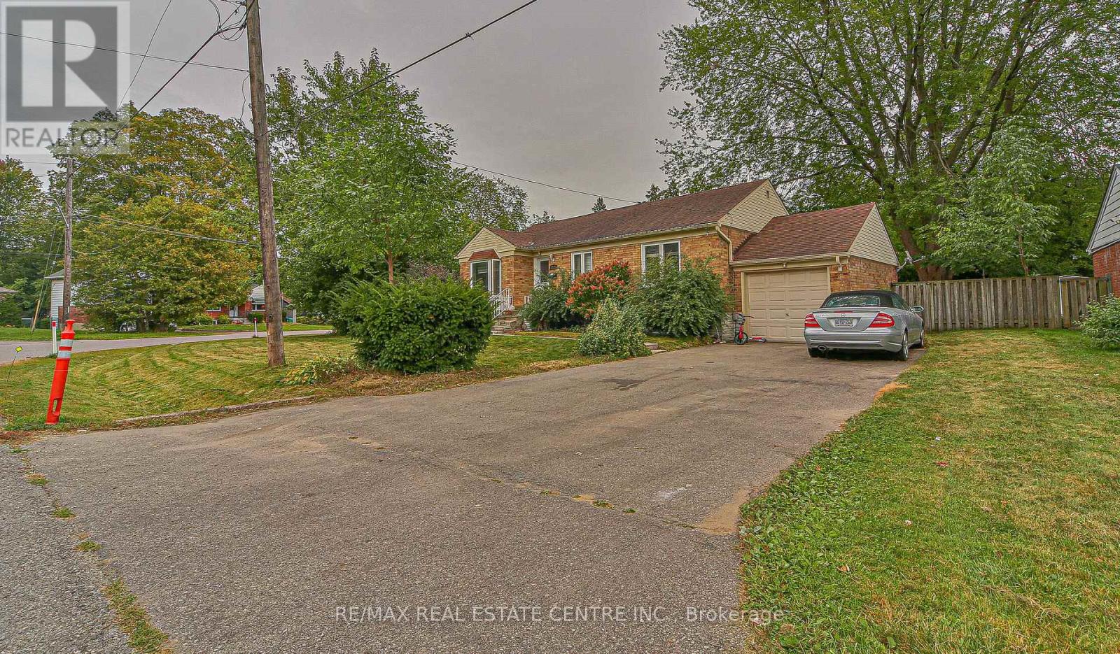 1292 Crossfield Bend, Mississauga, Ontario  L5G 3P4 - Photo 10 - W12422802