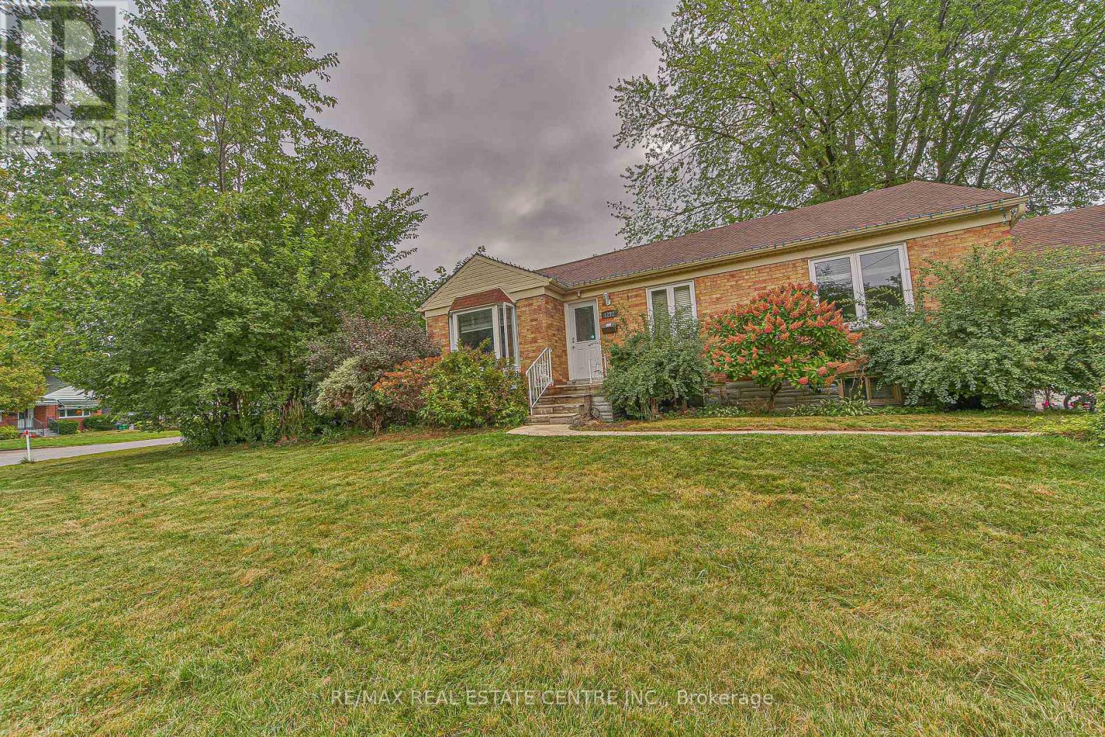 1292 Crossfield Bend, Mississauga, Ontario  L5G 3P4 - Photo 17 - W12422802