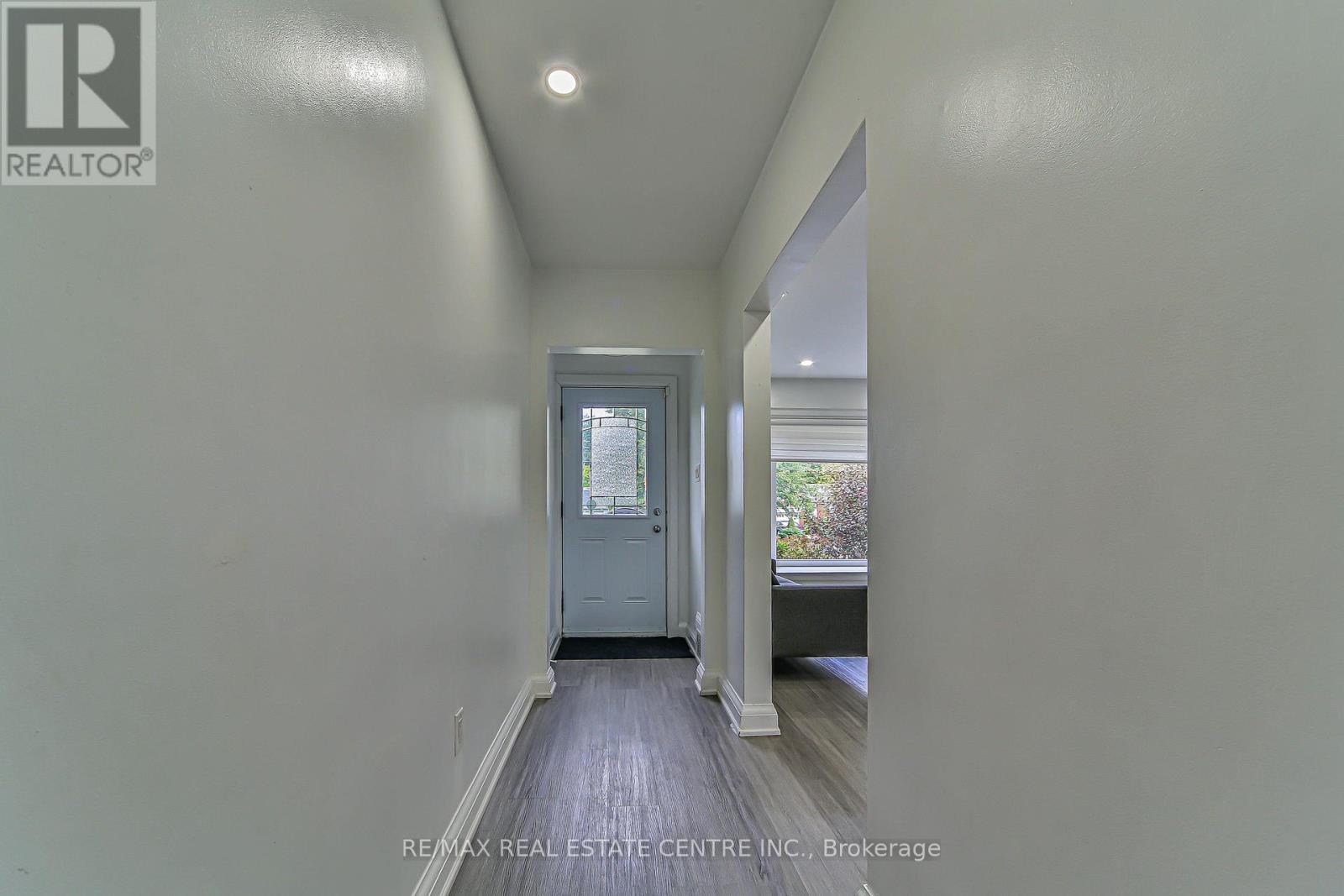 1292 Crossfield Bend, Mississauga, Ontario  L5G 3P4 - Photo 18 - W12422802