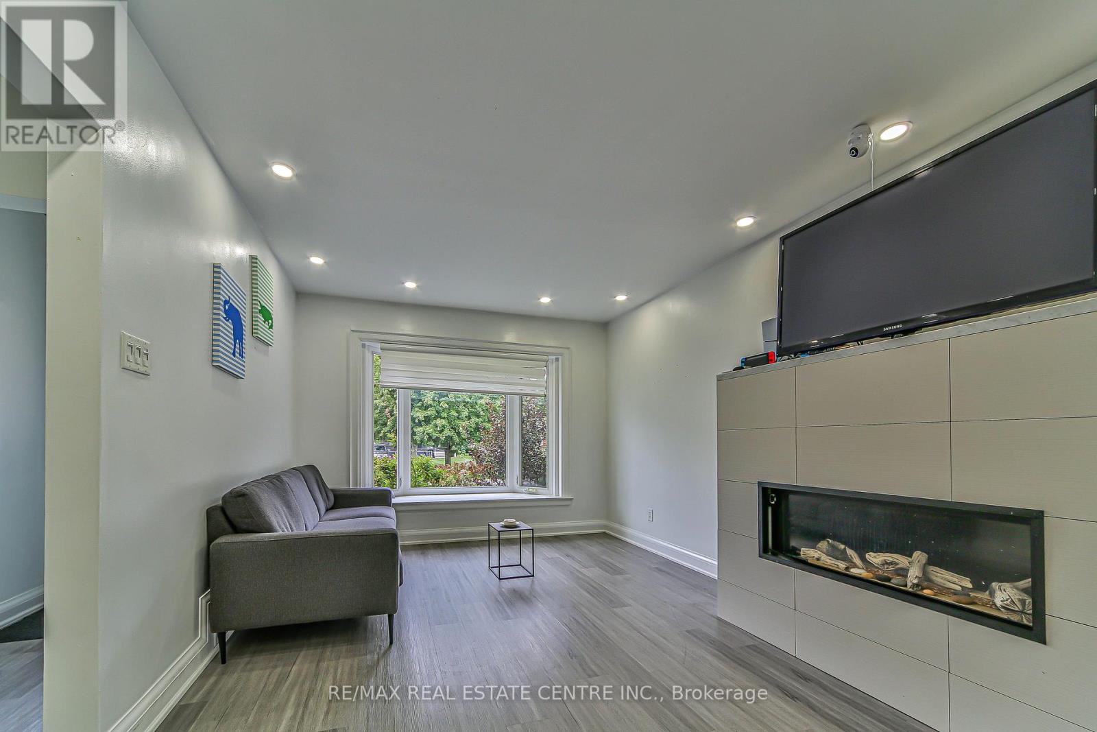 1292 Crossfield Bend, Mississauga, Ontario  L5G 3P4 - Photo 19 - W12422802