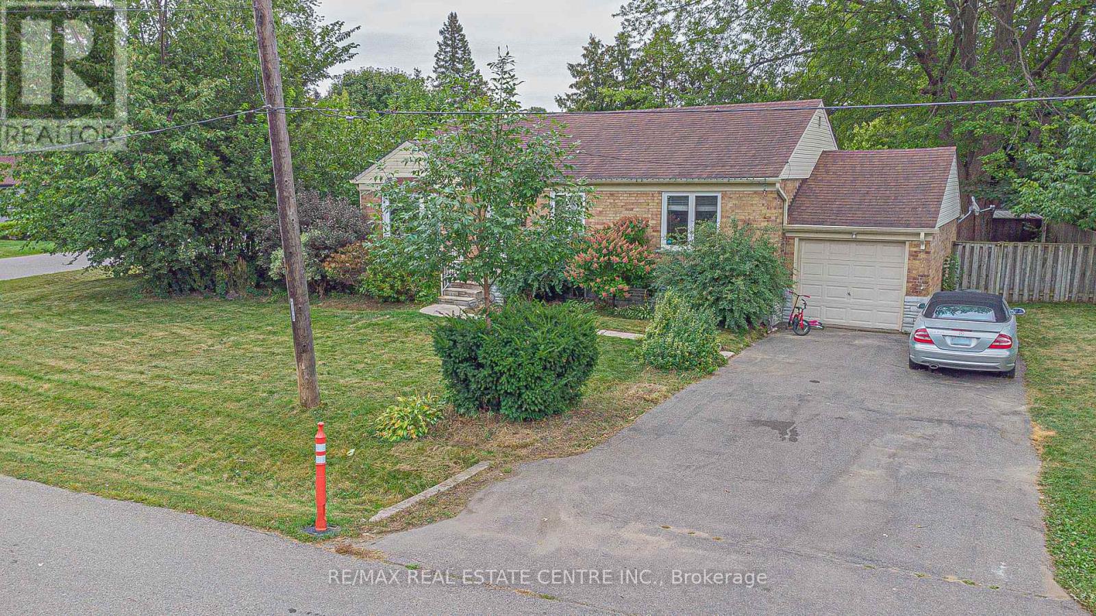 1292 Crossfield Bend, Mississauga, Ontario  L5G 3P4 - Photo 5 - W12422802