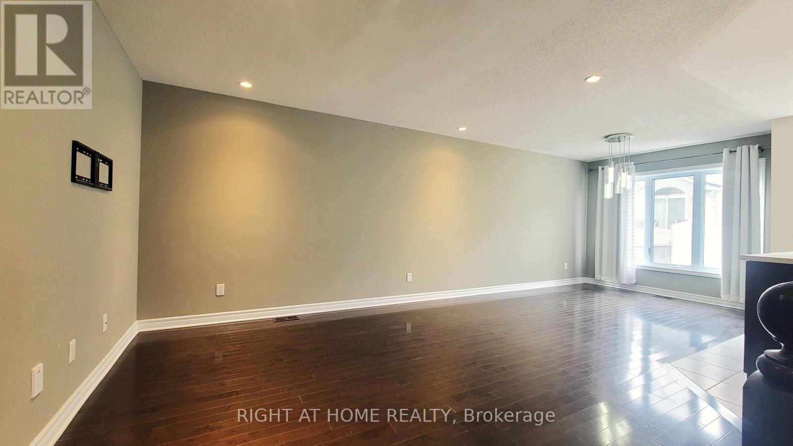 134 Mancini Way, Ottawa, Ontario  K2J 3V1 - Photo 9 - X12422838
