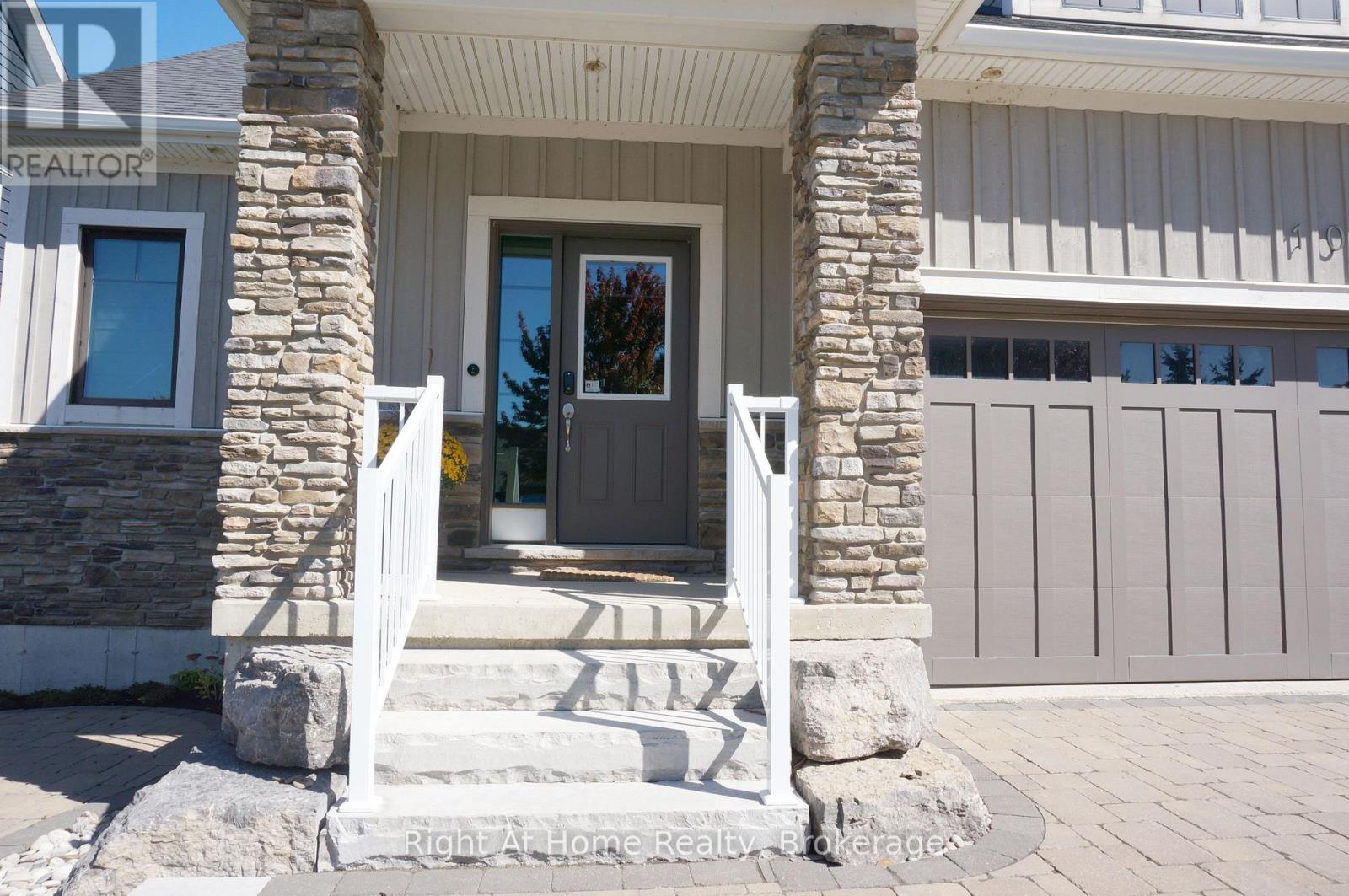 107 Beacon Drive, Blue Mountains, Ontario  N0H 2P0 - Photo 3 - X12422834