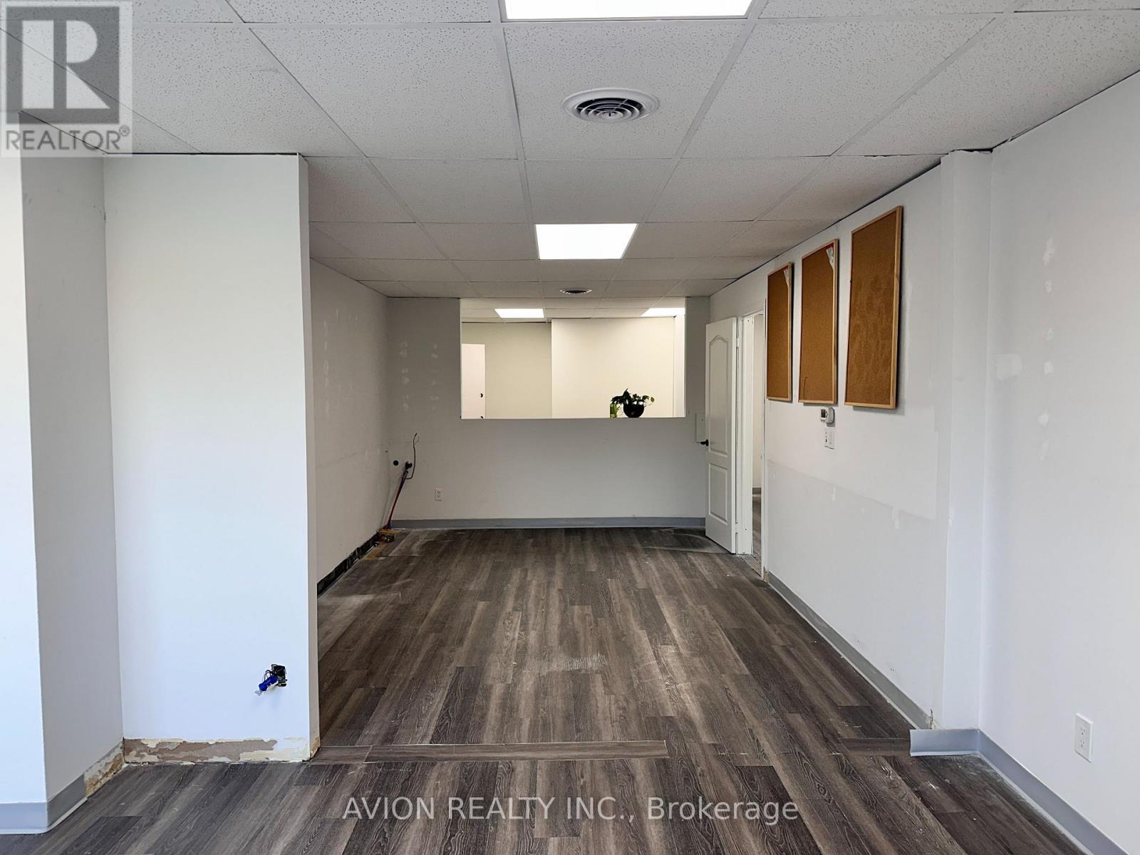 2b - 7027 Yonge Street, Markham, Ontario  L3T 2A5 - Photo 10 - N12402956