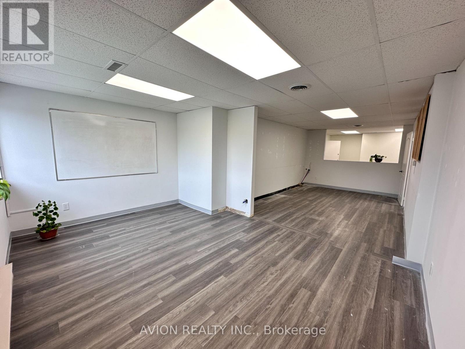 2b - 7027 Yonge Street, Markham, Ontario  L3T 2A5 - Photo 11 - N12402956