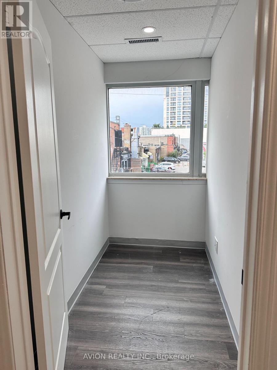 2b - 7027 Yonge Street, Markham, Ontario  L3T 2A5 - Photo 8 - N12402956