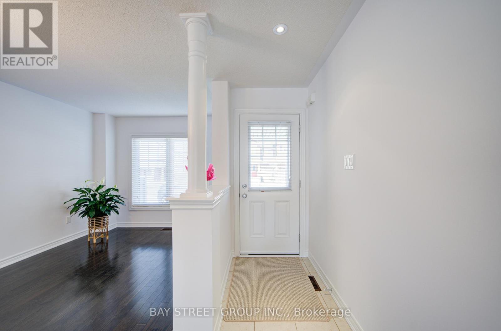 66 Sequin Drive, Richmond Hill, Ontario  L4E 0M4 - Photo 10 - N12422847