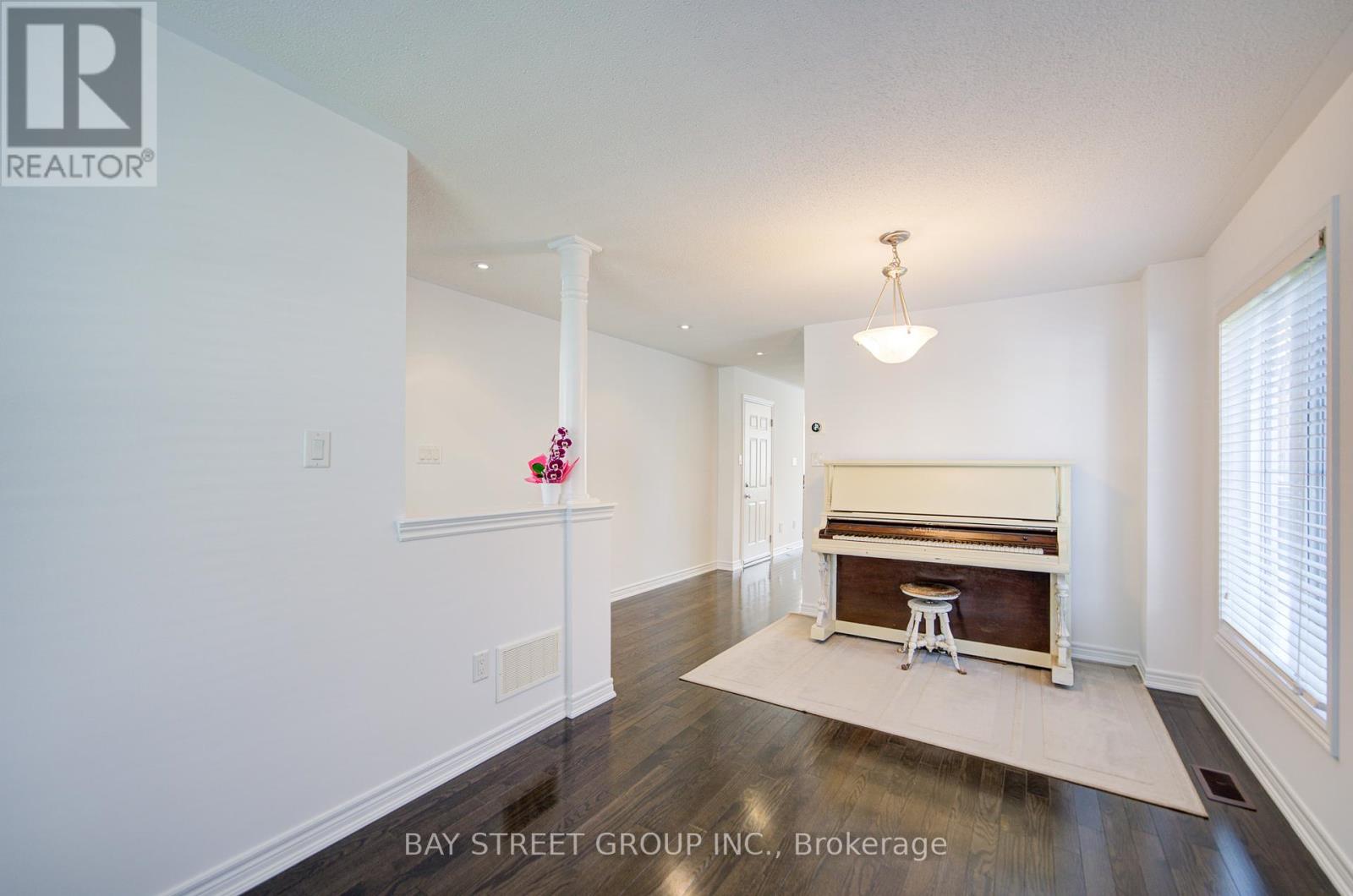 66 Sequin Drive, Richmond Hill, Ontario  L4E 0M4 - Photo 12 - N12422847