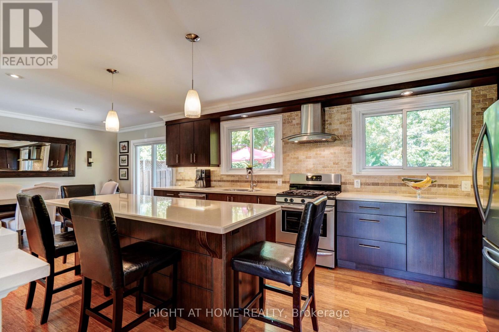18 Northwood Road, Georgina, Ontario  L0E 1R0 - Photo 10 - N12422848