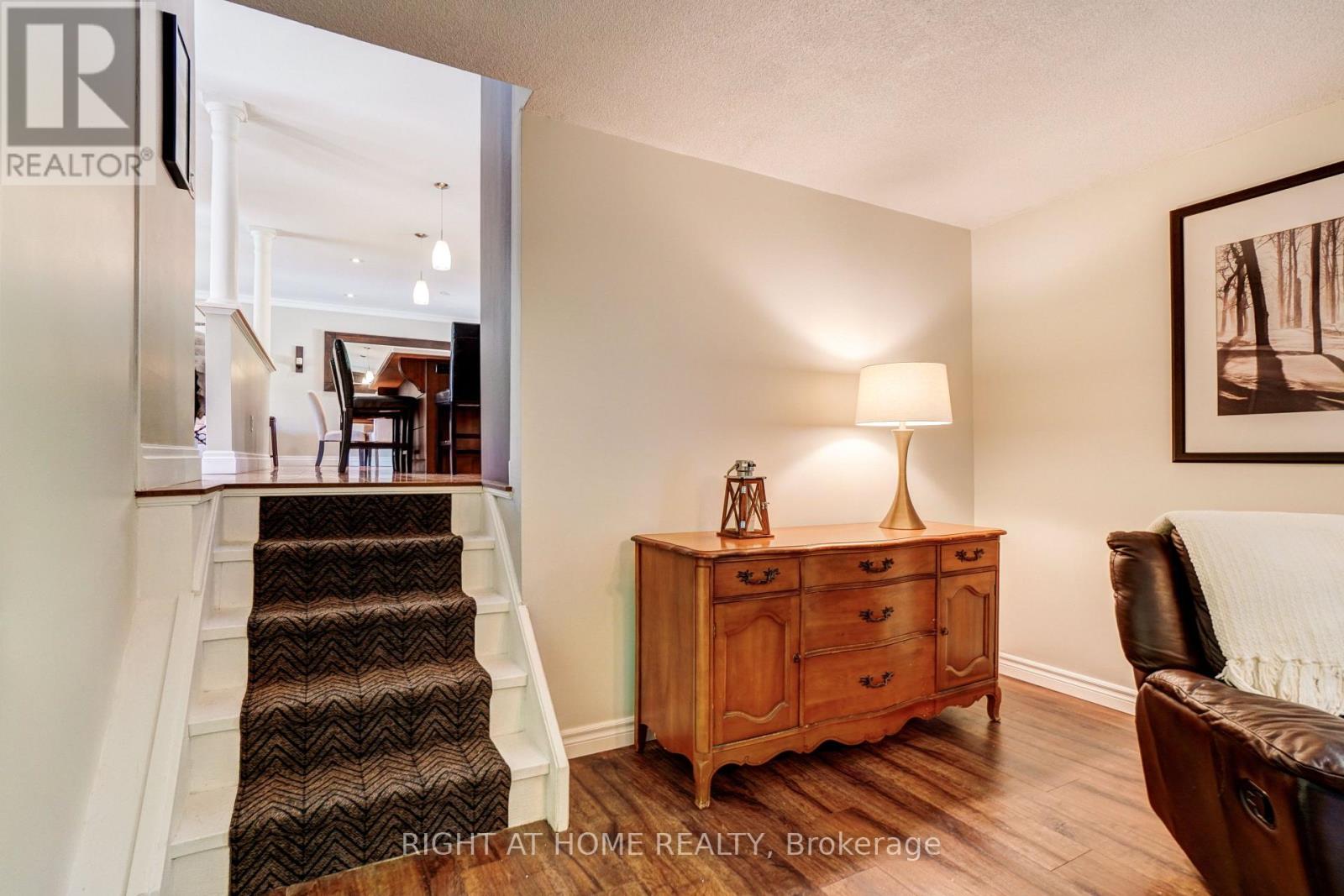 18 Northwood Road, Georgina, Ontario  L0E 1R0 - Photo 12 - N12422848