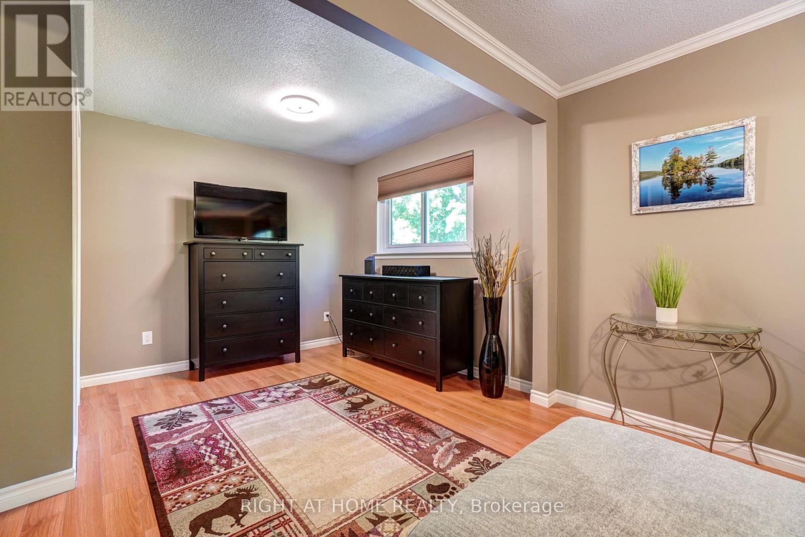 18 Northwood Road, Georgina, Ontario  L0E 1R0 - Photo 15 - N12422848