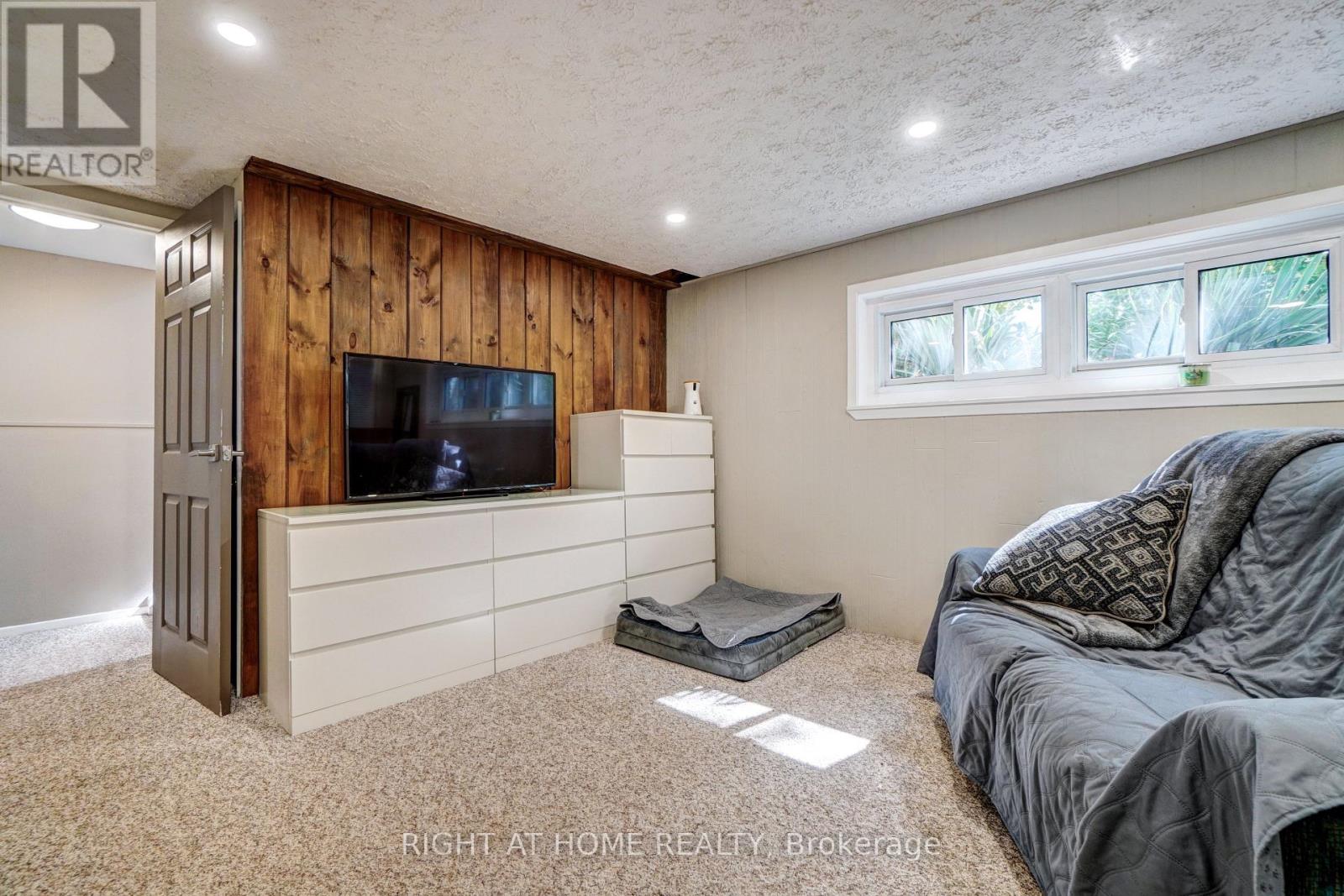 18 Northwood Road, Georgina, Ontario  L0E 1R0 - Photo 22 - N12422848