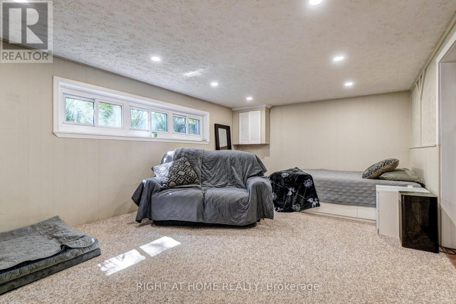 18 Northwood Road, Georgina, Ontario  L0E 1R0 - Photo 23 - N12422848