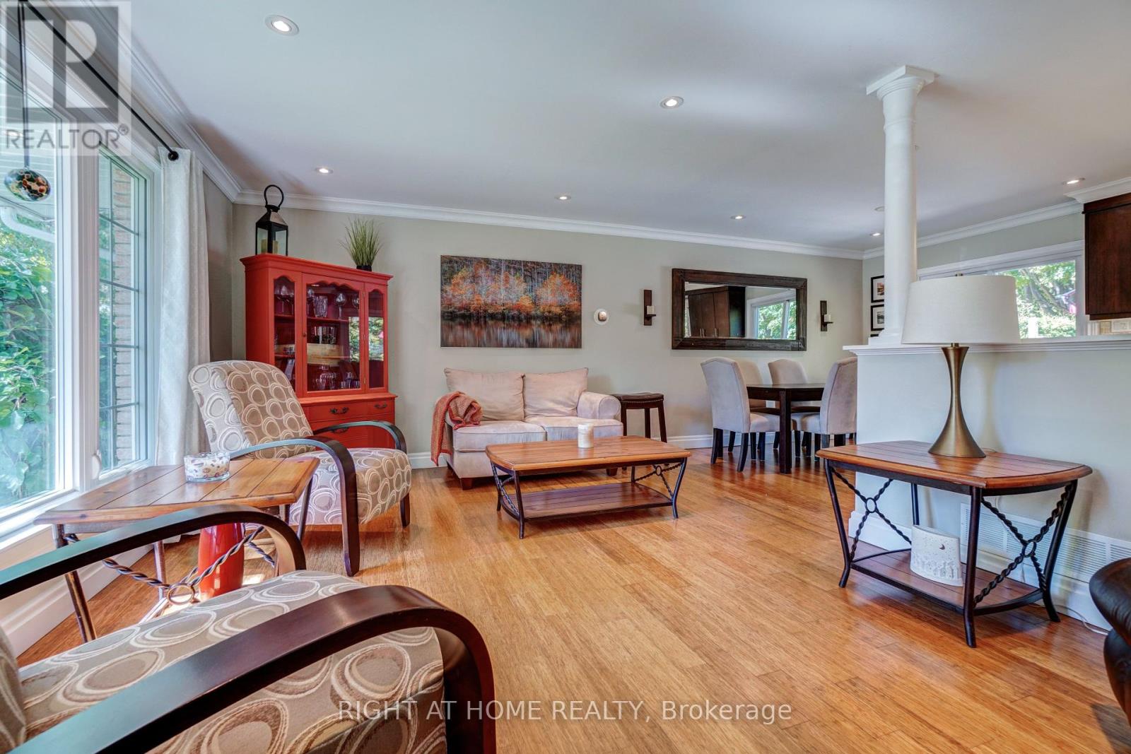 18 Northwood Road, Georgina, Ontario  L0E 1R0 - Photo 5 - N12422848