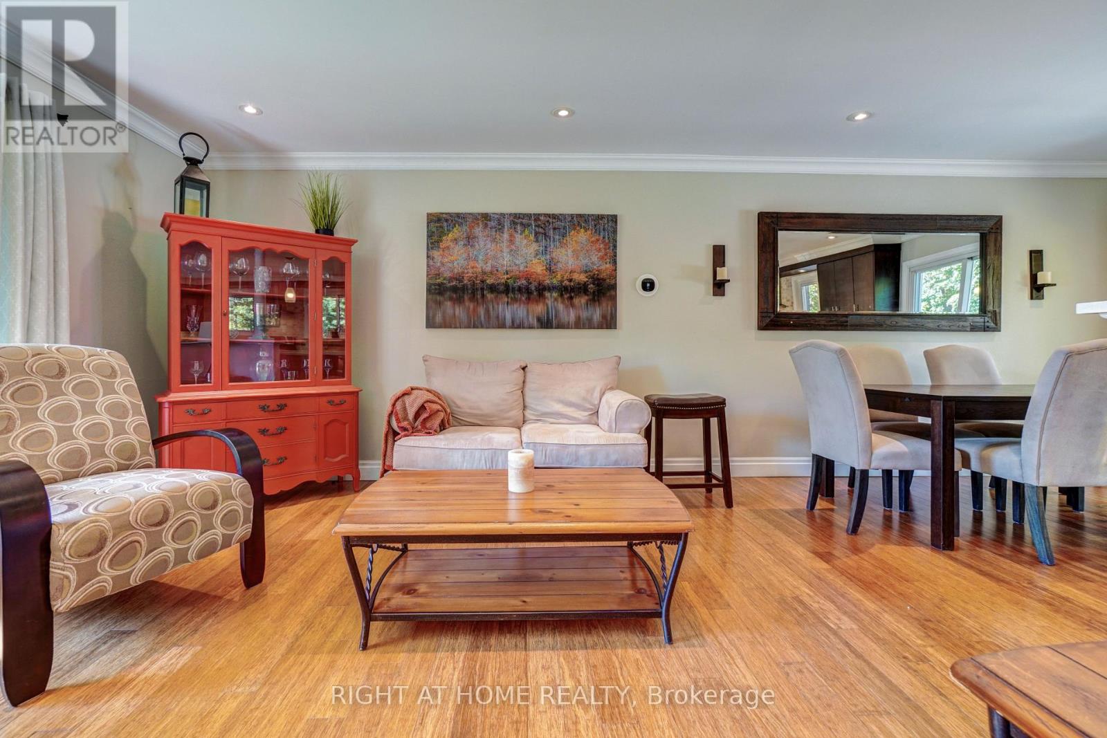 18 Northwood Road, Georgina, Ontario  L0E 1R0 - Photo 6 - N12422848