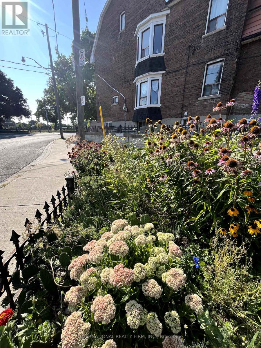 1273 Lansdowne Avenue, Toronto, Ontario  M6H 3Z9 - Photo 38 - W12422851