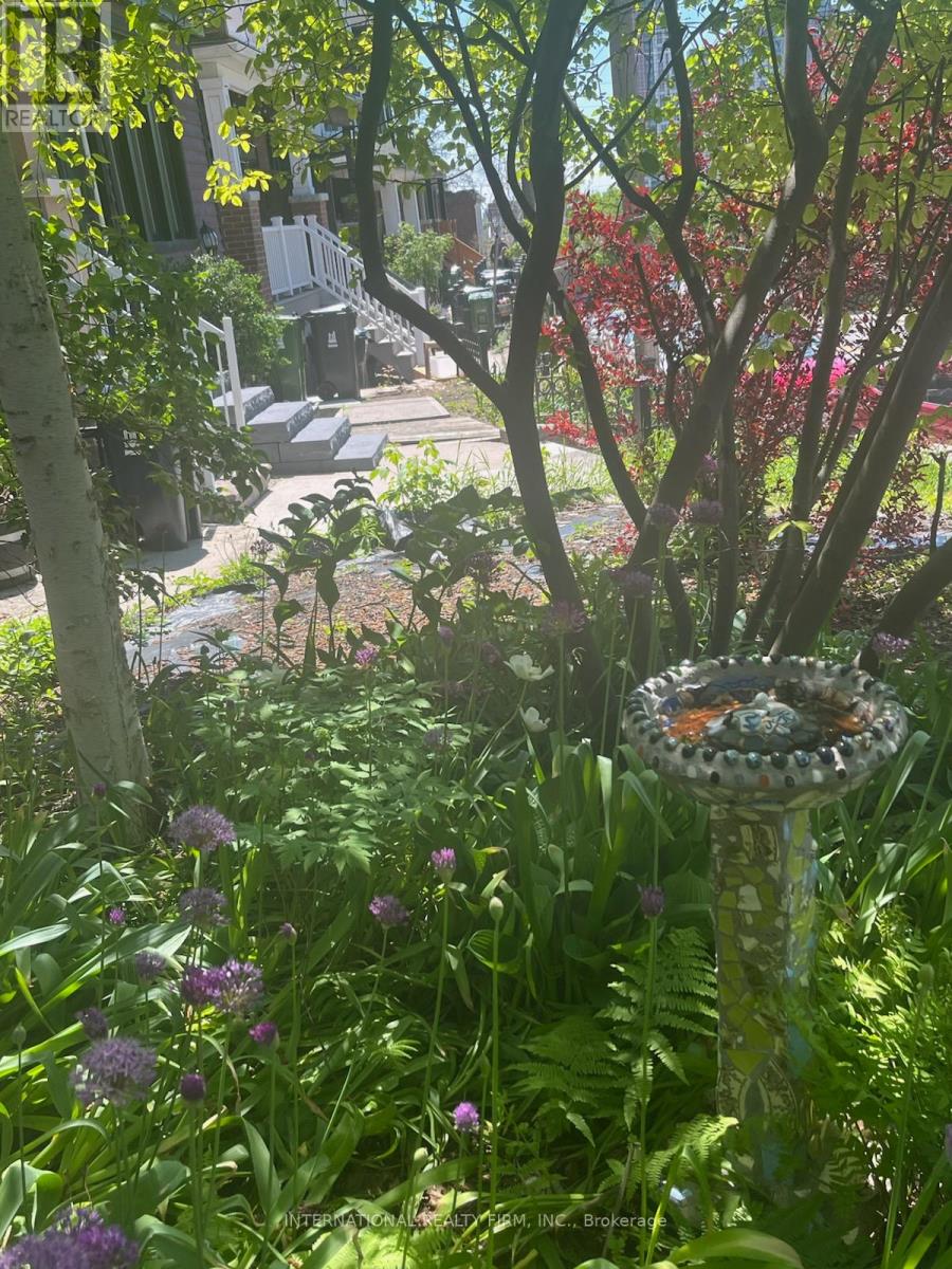 1273 Lansdowne Avenue, Toronto, Ontario  M6H 3Z9 - Photo 40 - W12422851