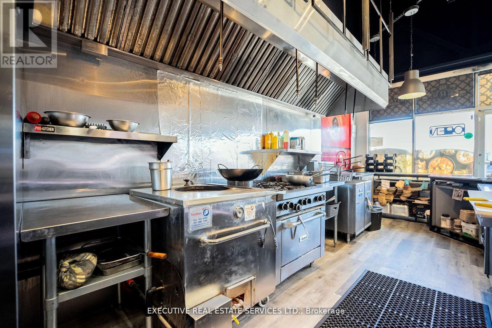 7 - 478 Dundas Street W, Oakville (Ro River Oaks), Ontario  L6H 6Y3 - Photo 10 - W12422867