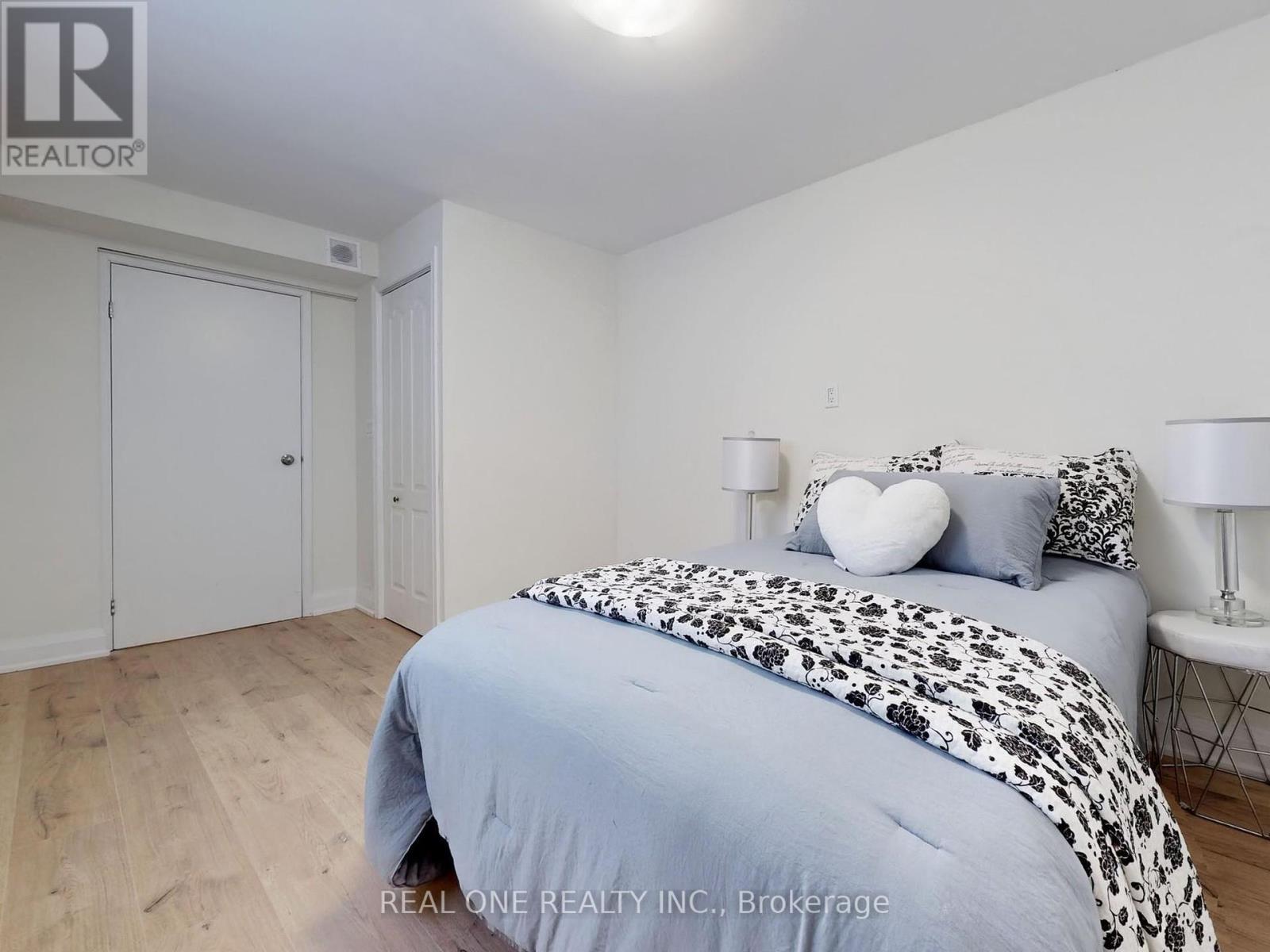 47 Lowe Boulevard, Newmarket, Ontario  L3Y 6H1 - Photo 10 - N12407241