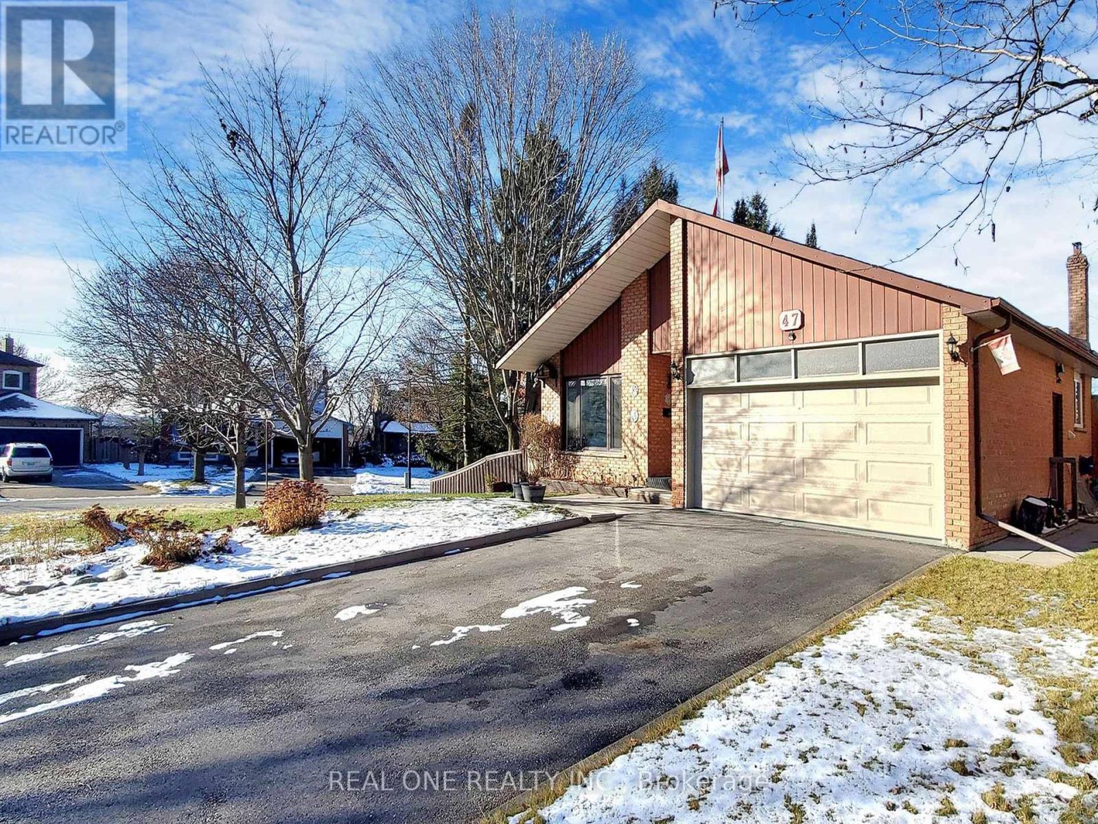 47 LOWE BOULEVARD, Newmarket, Ontario