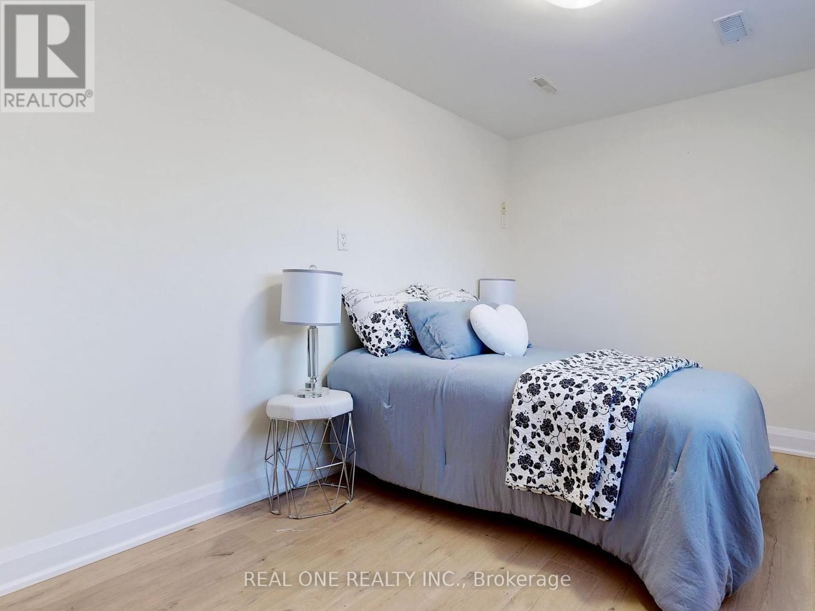 47 Lowe Boulevard, Newmarket, Ontario  L3Y 6H1 - Photo 11 - N12407241