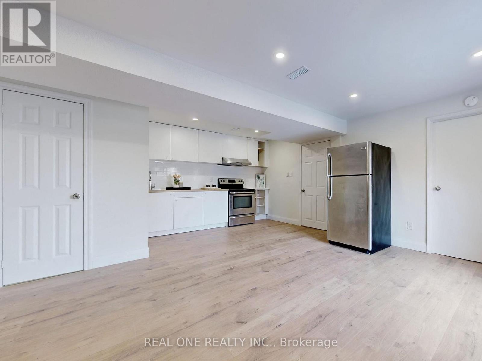47 Lowe Boulevard, Newmarket, Ontario  L3Y 6H1 - Photo 8 - N12407241
