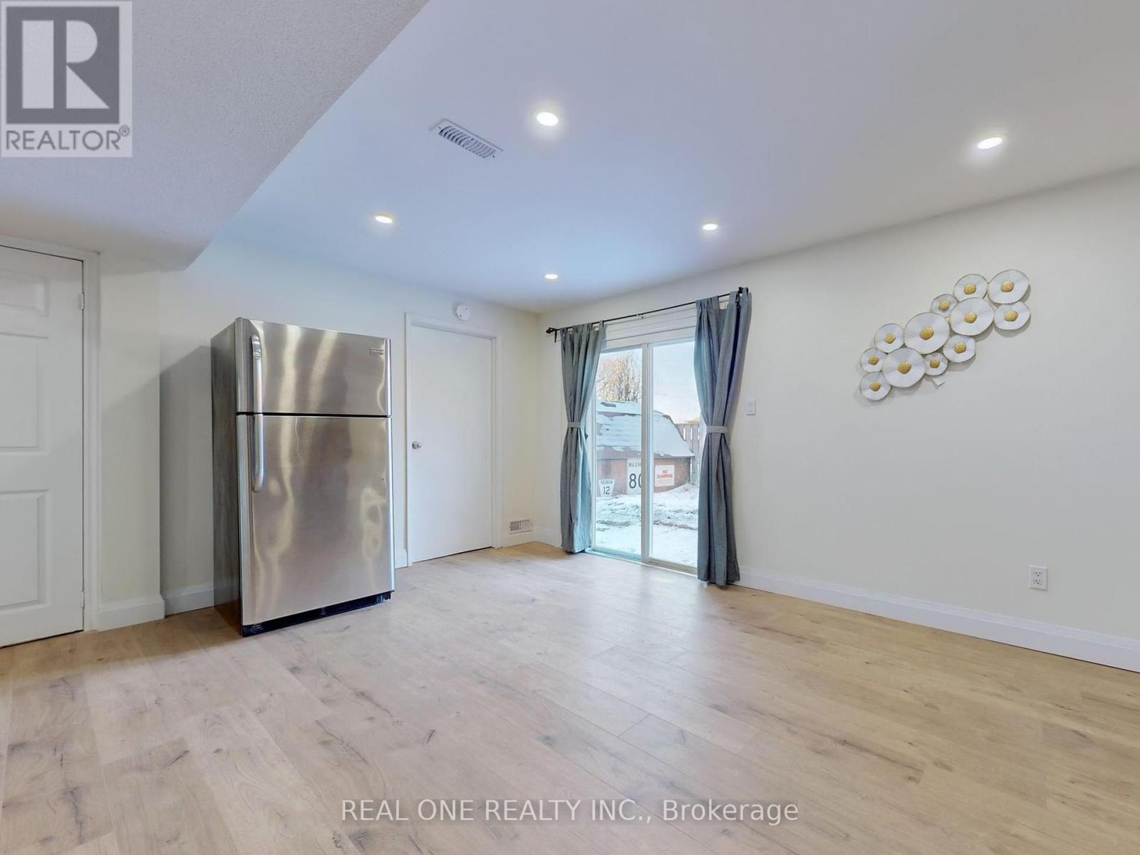 47 Lowe Boulevard, Newmarket, Ontario  L3Y 6H1 - Photo 7 - N12407241