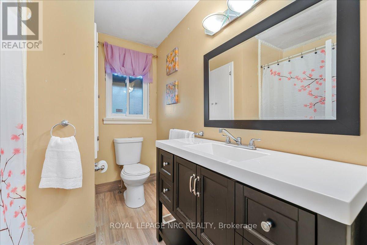 16 Dunraven Avenue, St. Catharines, Ontario  L2M 6A7 - Photo 12 - X12422889