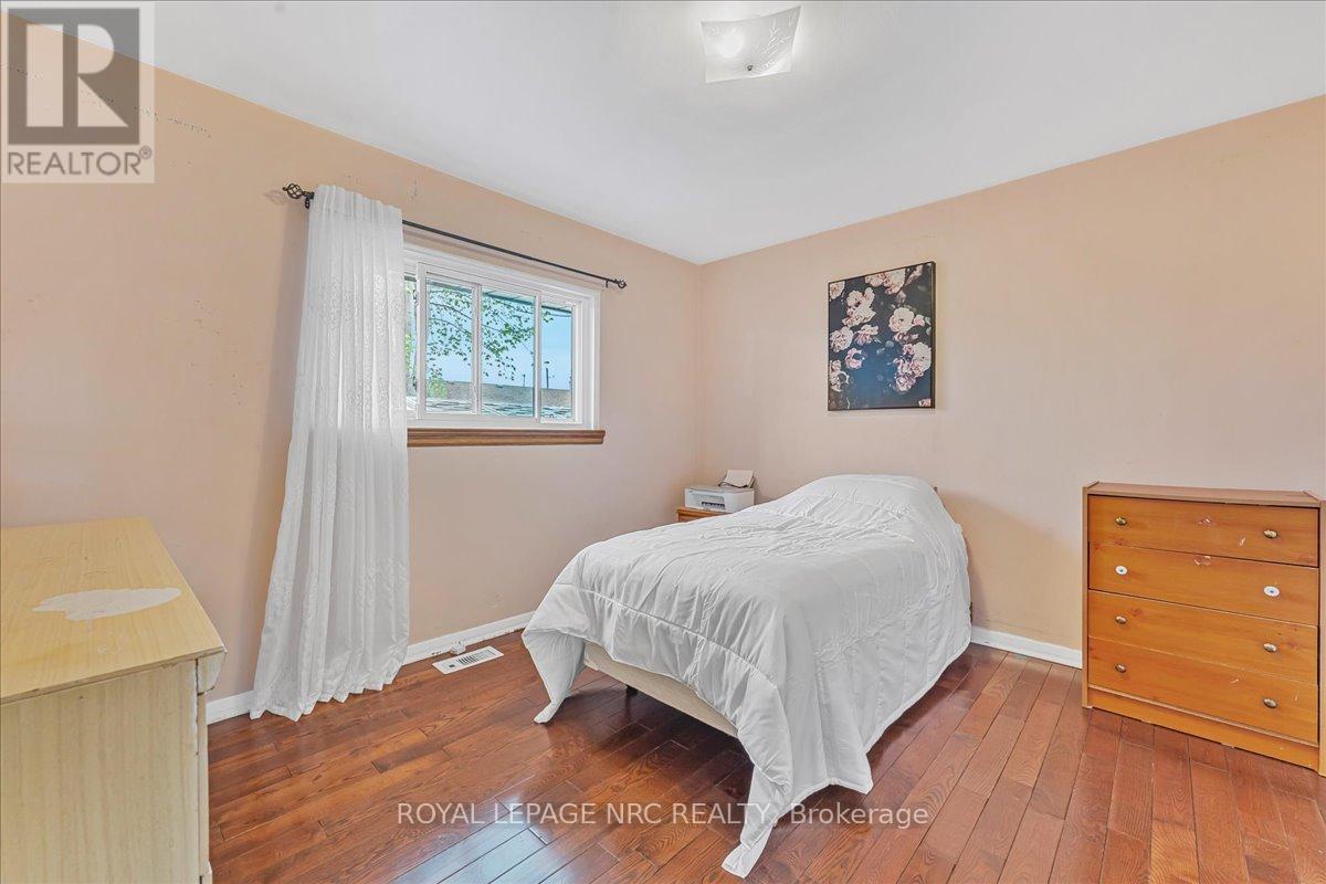 16 Dunraven Avenue, St. Catharines, Ontario  L2M 6A7 - Photo 13 - X12422889