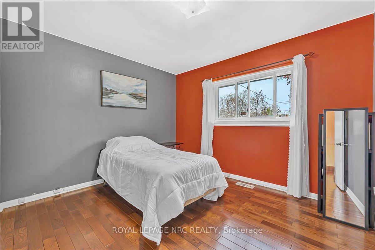 16 Dunraven Avenue, St. Catharines, Ontario  L2M 6A7 - Photo 15 - X12422889