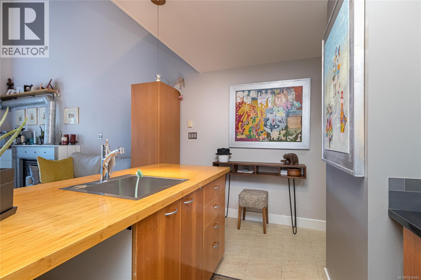 305 555 Chatham St, Victoria, British Columbia  V8T 1E1 - Photo 14 - 1014045