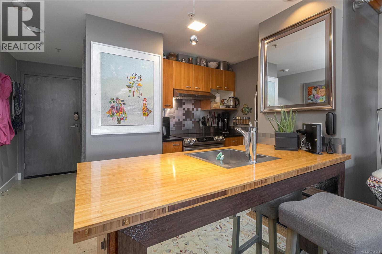 305 555 Chatham St, Victoria, British Columbia  V8T 1E1 - Photo 15 - 1014045