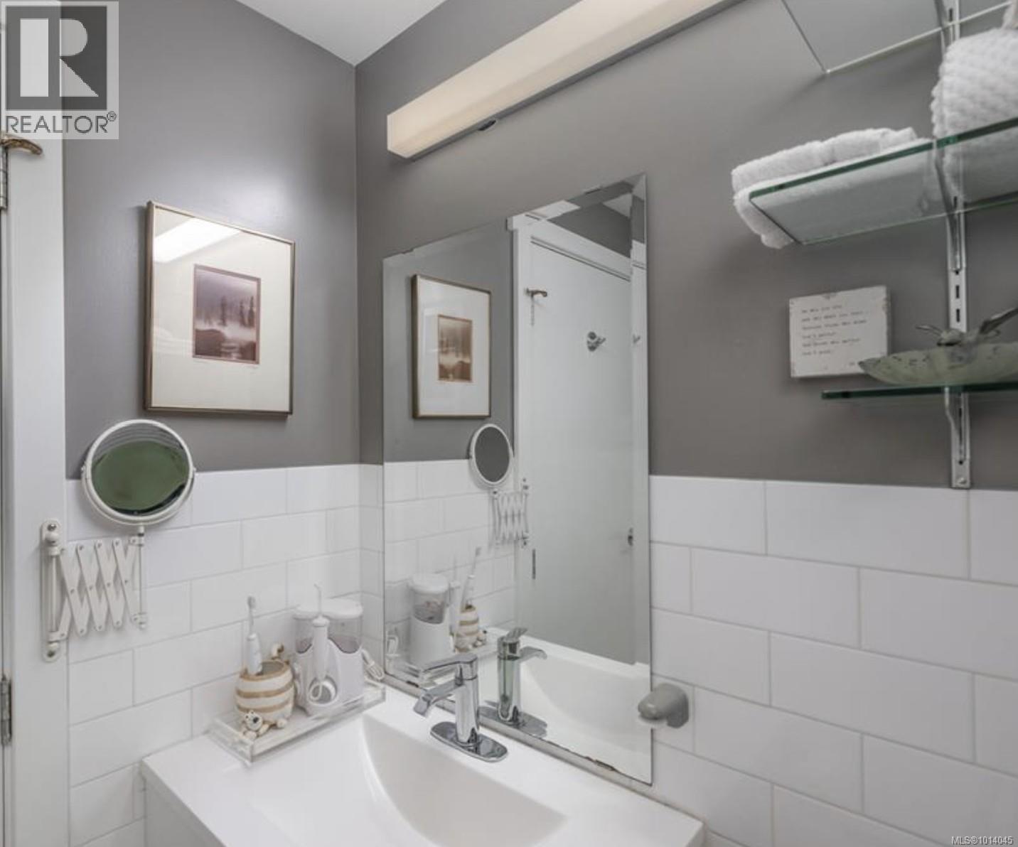 305 555 Chatham St, Victoria, British Columbia  V8T 1E1 - Photo 25 - 1014045