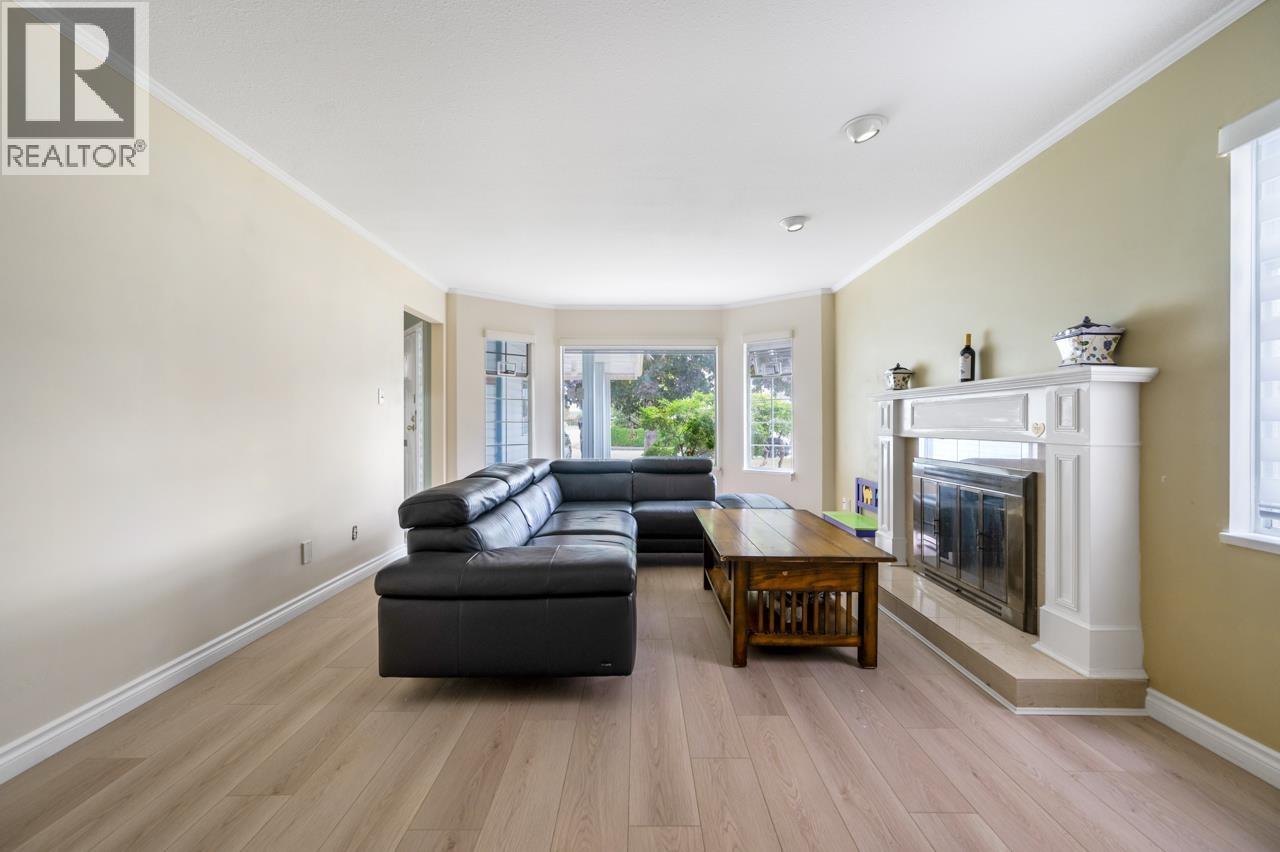 9506 Thomas Drive, Richmond, British Columbia  V7E 5Y3 - Photo 6 - R3048142
