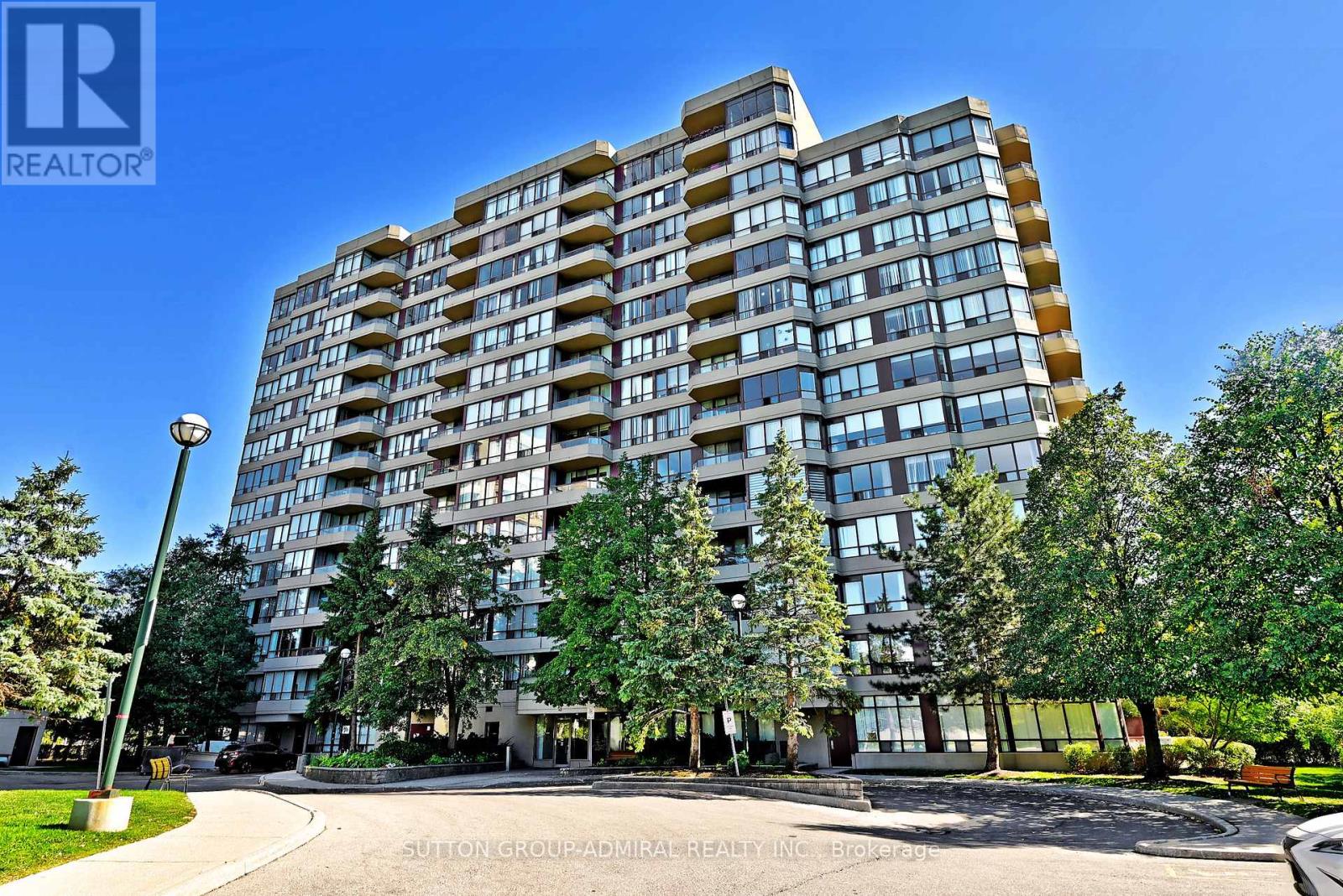 203 - 91 Townsgate Drive, Vaughan (Crestwood-Springfarm-Yorkhill), Ontario  L4J 8E8 - Photo 1 - N12422893