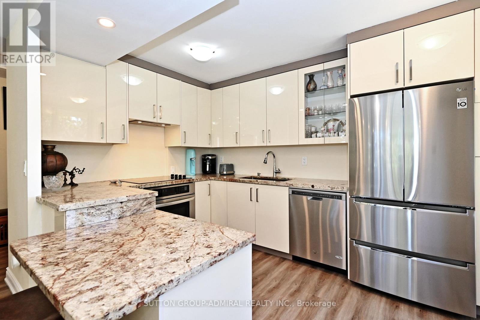 203 - 91 Townsgate Drive, Vaughan (Crestwood-Springfarm-Yorkhill), Ontario  L4J 8E8 - Photo 10 - N12422893