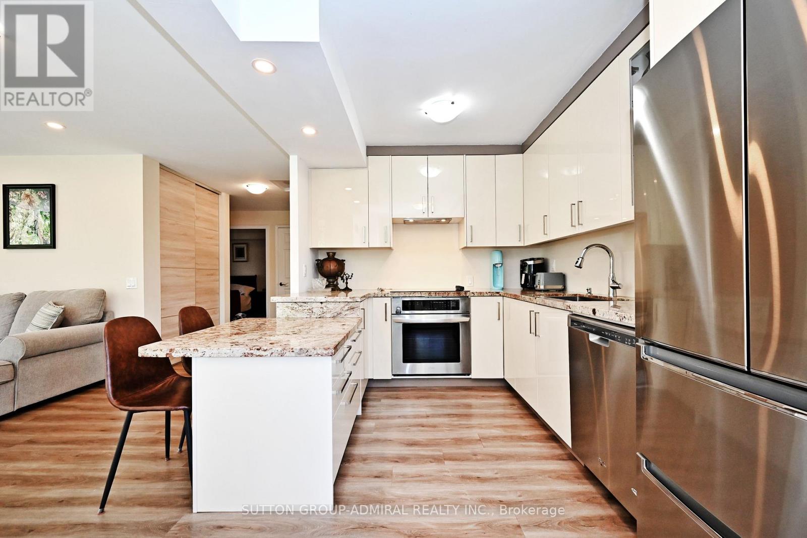 203 - 91 Townsgate Drive, Vaughan (Crestwood-Springfarm-Yorkhill), Ontario  L4J 8E8 - Photo 11 - N12422893