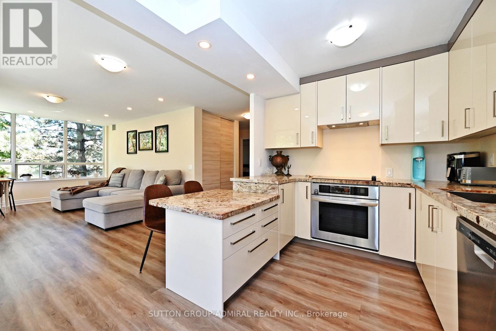203 - 91 Townsgate Drive, Vaughan (Crestwood-Springfarm-Yorkhill), Ontario  L4J 8E8 - Photo 12 - N12422893